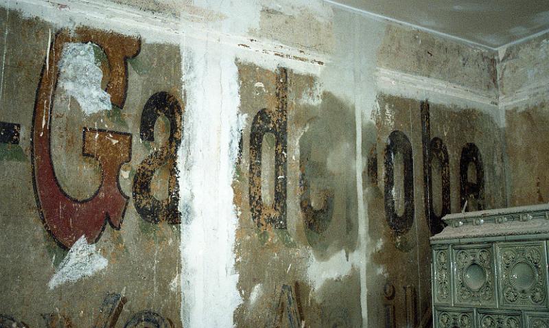 Dresden-Pieschen, Torgauer Str. 43, 14.8.2001 (6).jpg - Garderobe